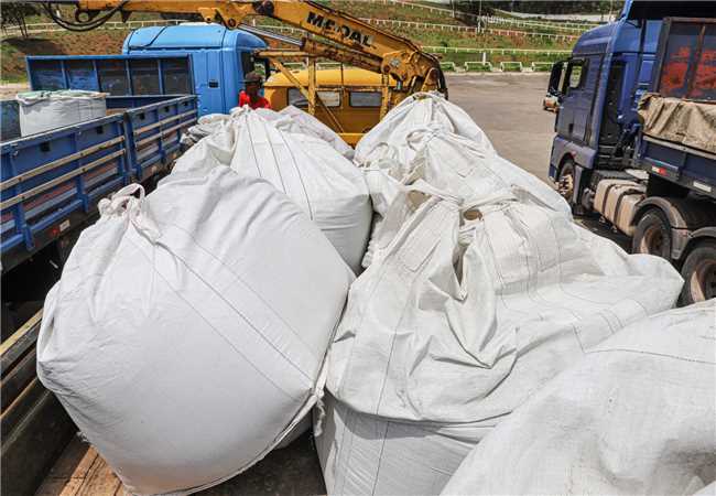 Primeira etapa da entrega de calcário 